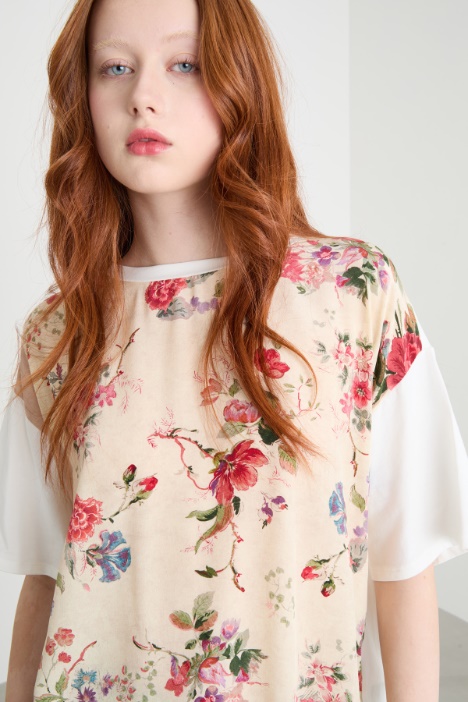 Camiseta de seda estampada y punto