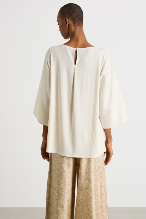 Blusa girocollo con maniche tre quarti