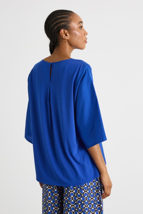 Blusa girocollo con maniche tre quarti