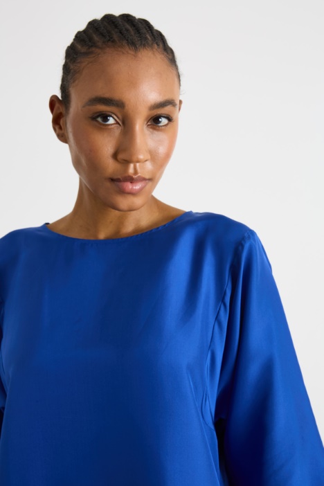 Blusa girocollo con maniche tre quarti