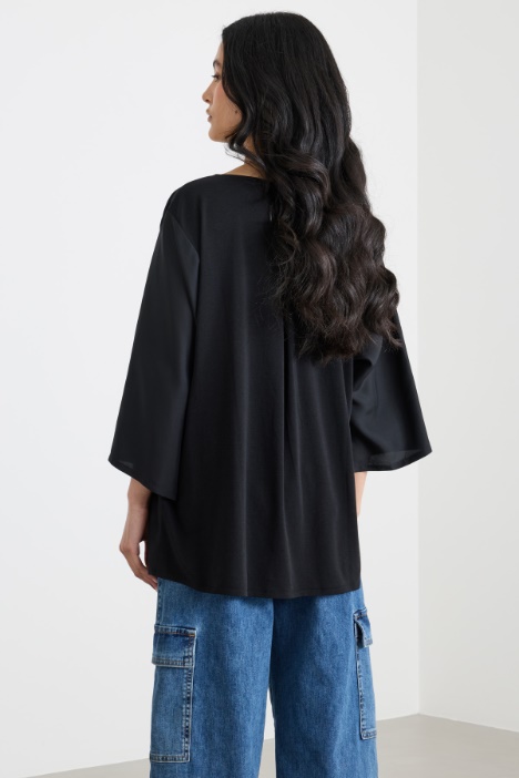 Blusa girocollo con maniche tre quarti