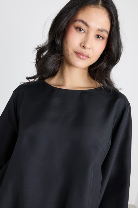 Blusa girocollo con maniche tre quarti