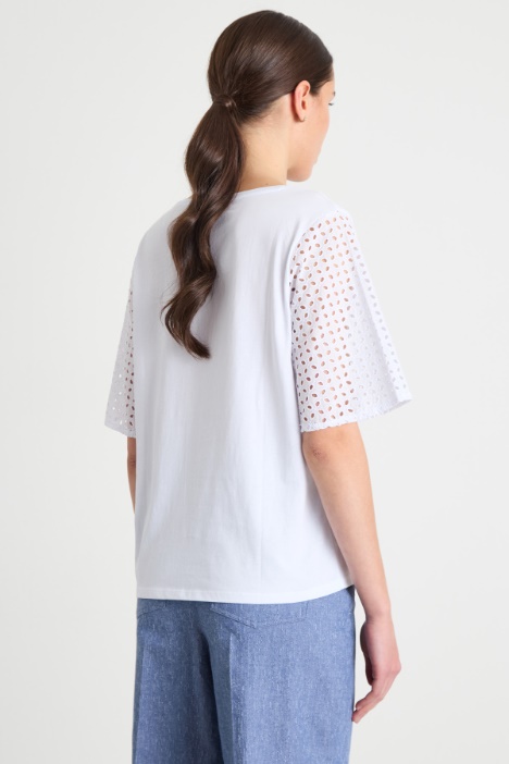 T-shirt con maniche corte in sangallo