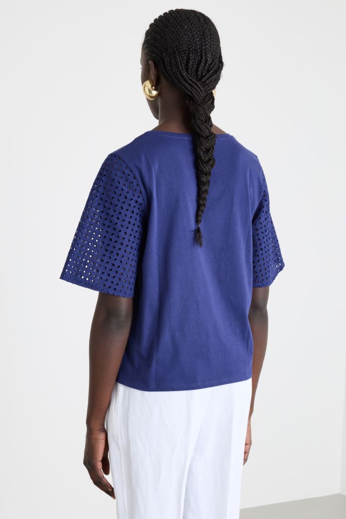 T-shirt con maniche corte in sangallo Intrend - 4