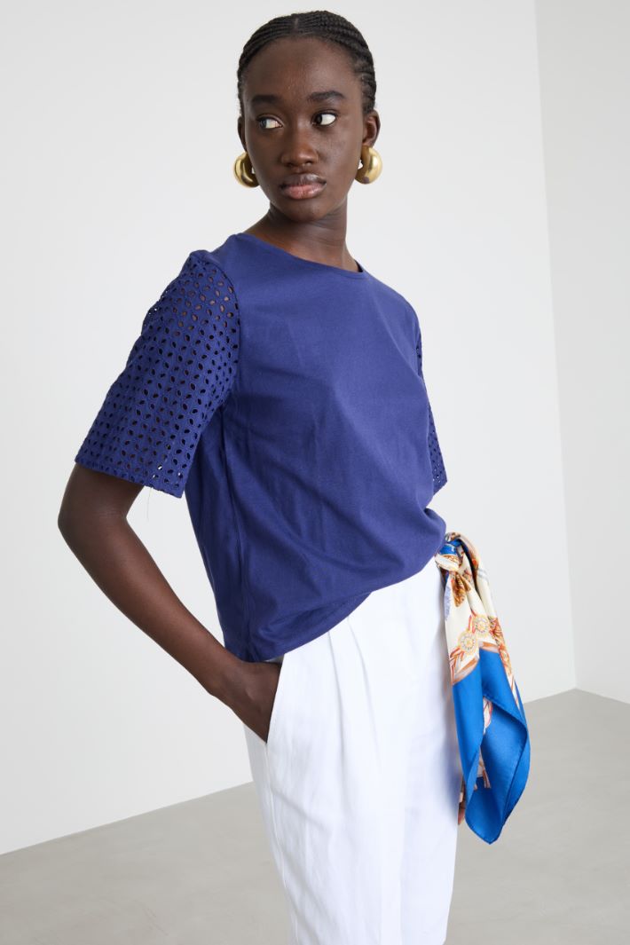 T-shirt con maniche corte in sangallo Intrend - 2