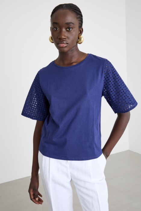 T-shirt con maniche corte in sangallo