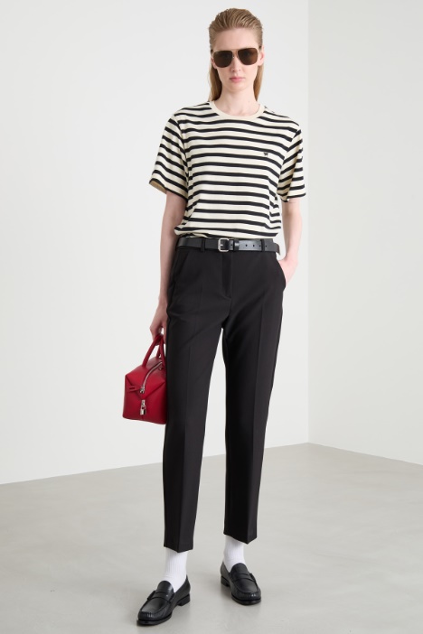 Crew-neck T-shirt with side slits Intrend