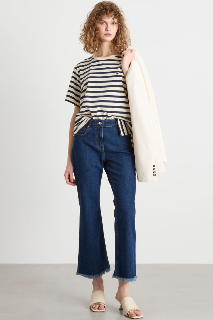 Crew-neck T-shirt with side slits Intrend