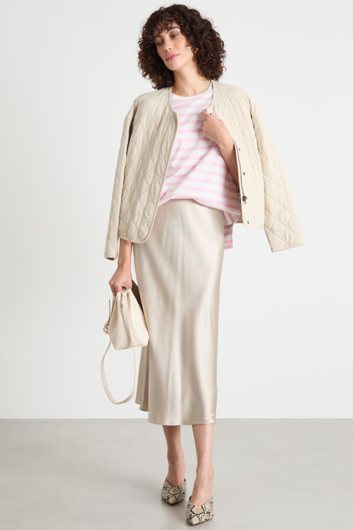 Crew-neck T-shirt with side slits Intrend