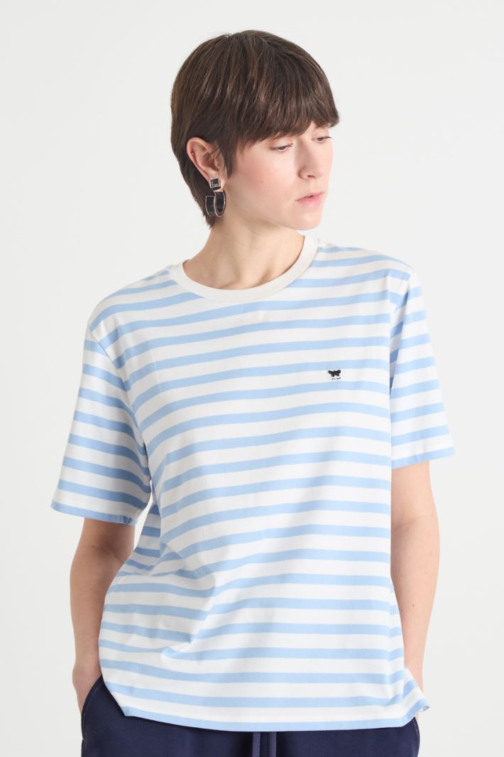 Crew-neck T-shirt with side slits Intrend - 2