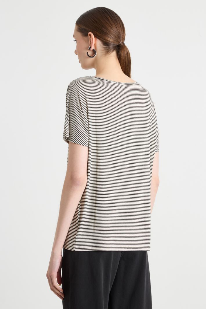 Scoop-neck T-shirt Intrend - 4