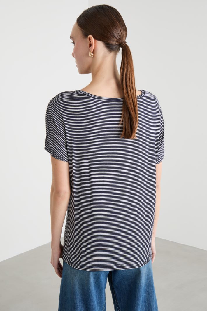 Scoop-neck T-shirt Intrend - 4