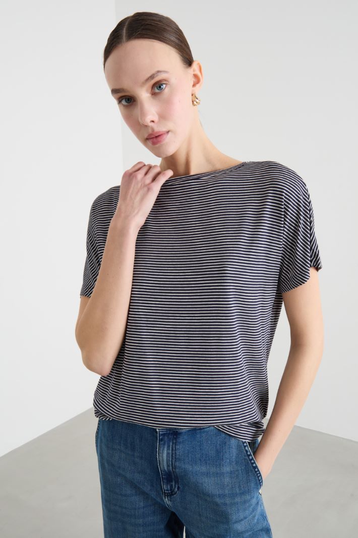 Scoop-neck T-shirt Intrend - 3