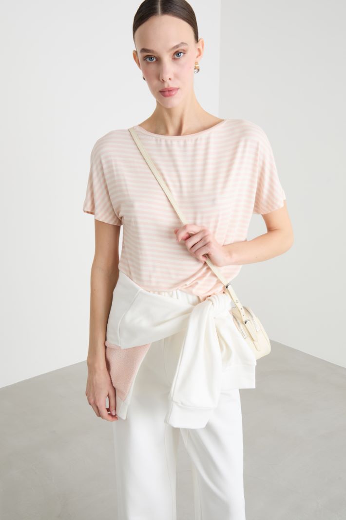 Scoop-neck T-shirt Intrend - 2