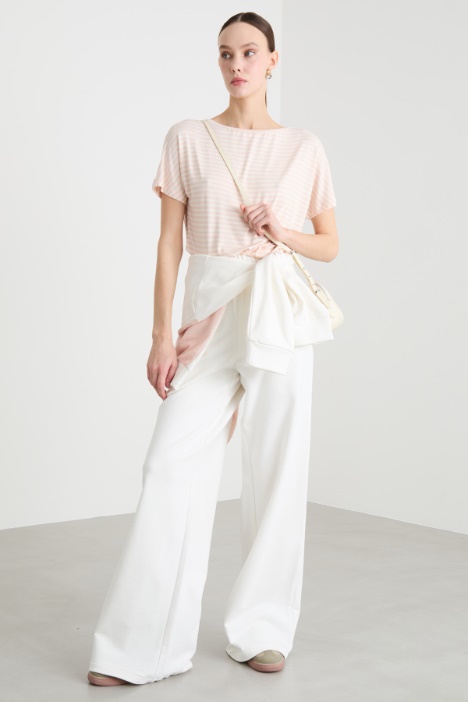 Scoop-neck T-shirt Intrend