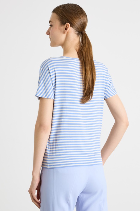 Camiseta con escote amplio