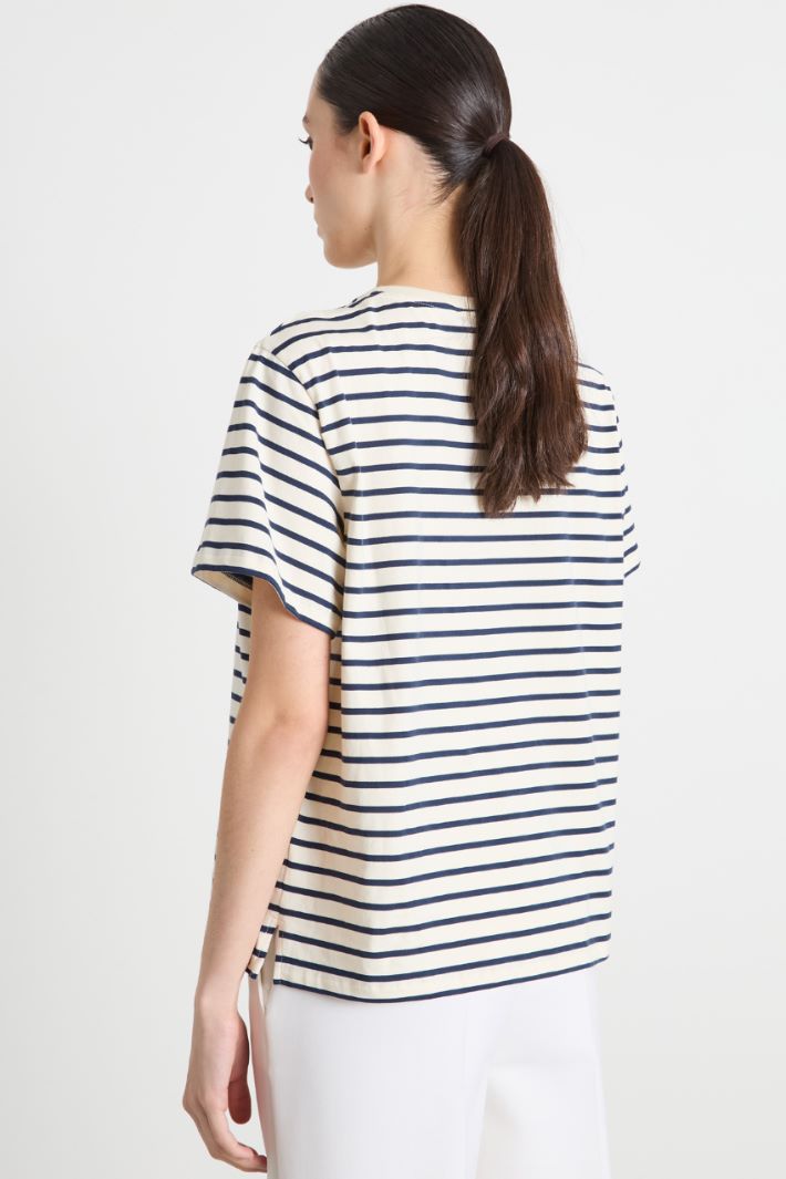 Embroidered crew-neck T-shirt Intrend - 4