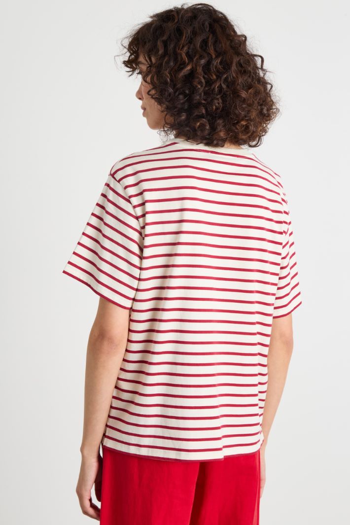 Embroidered crew-neck T-shirt Intrend - 4