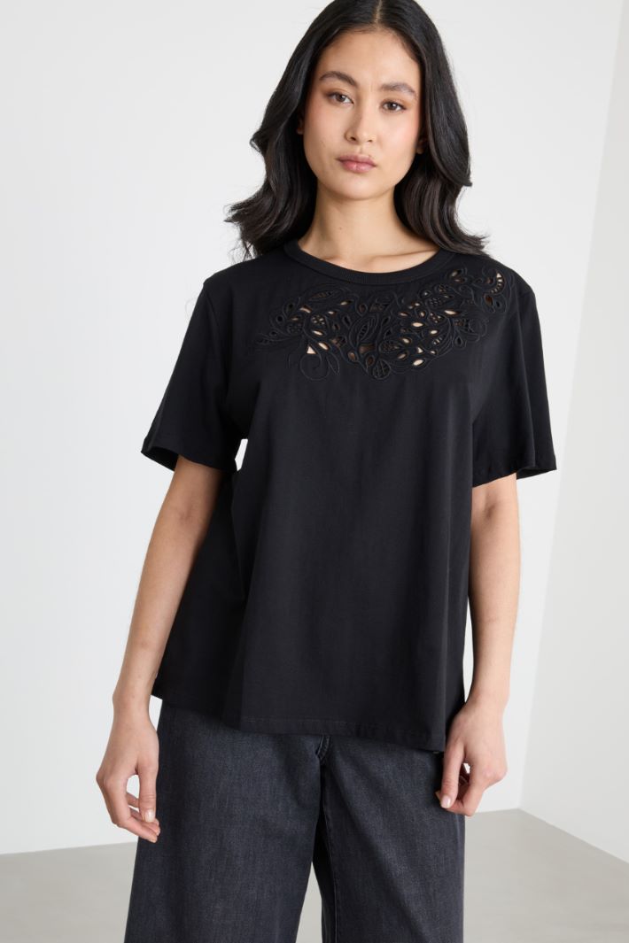 Embroidered T-shirt Intrend - 2