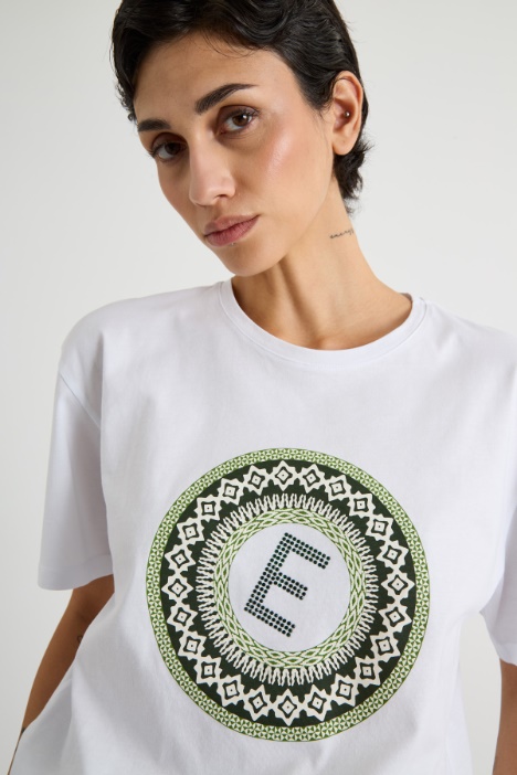 T-shirt leggermente over con stampa