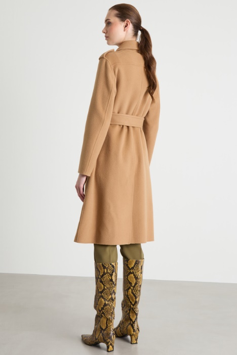 Cappotto doppiopetto con cintura