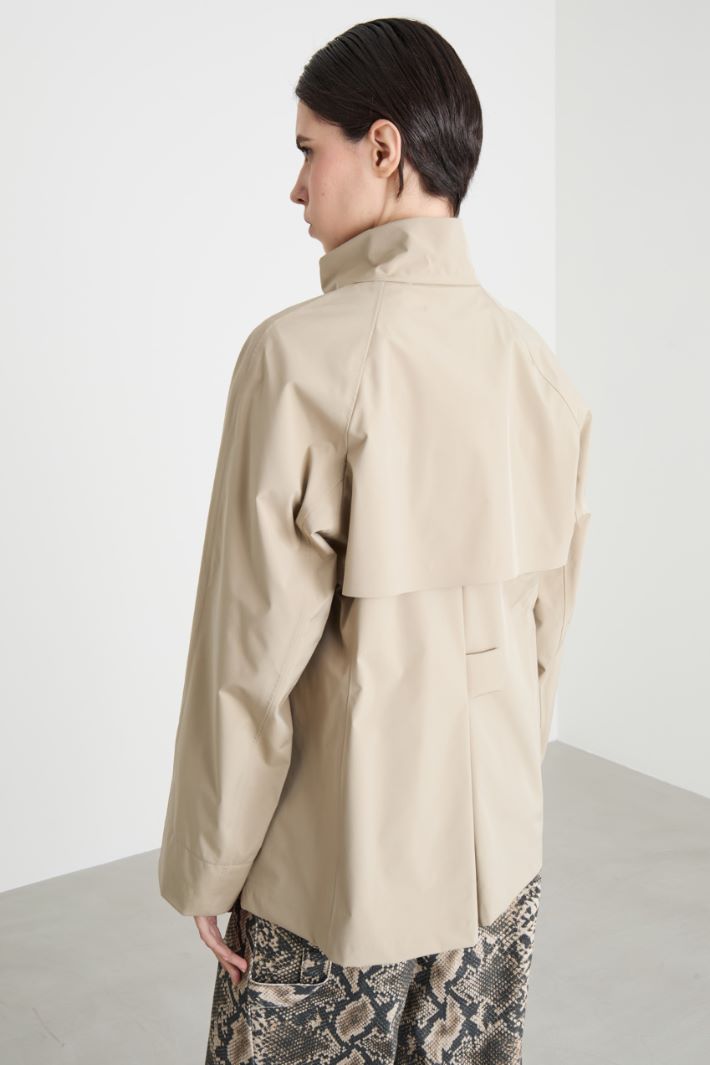 Chaqueta de tejido técnico engomado Intrend - 4