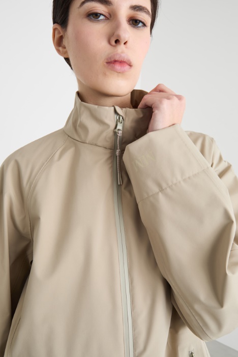 Chaqueta de tejido técnico engomado