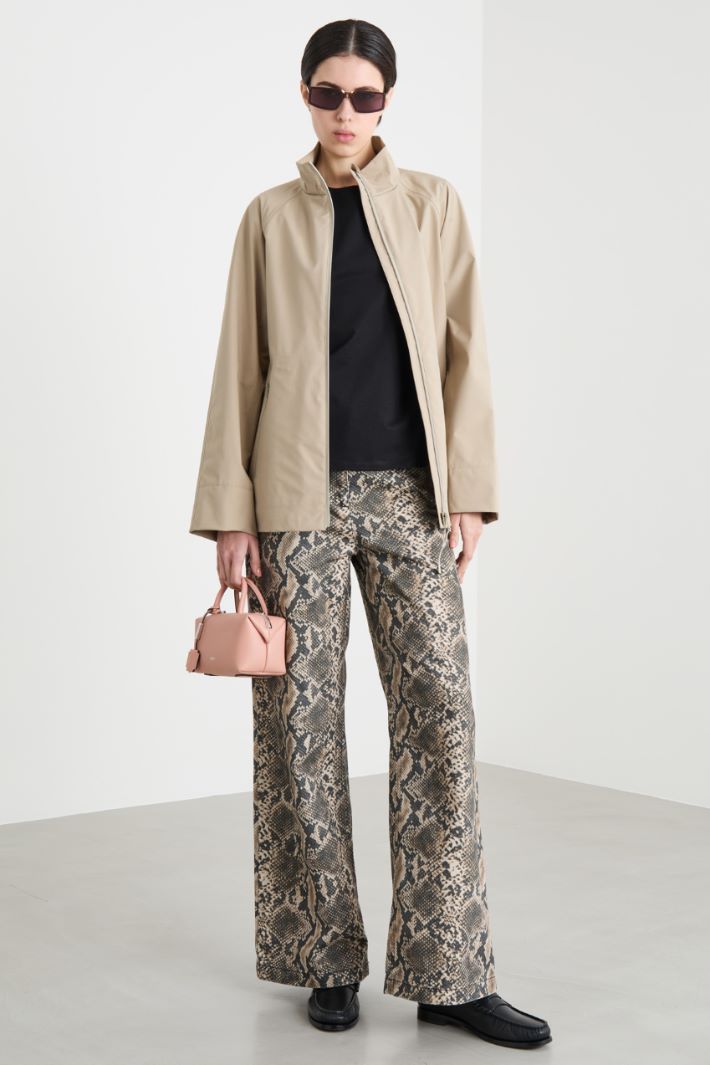 Chaqueta de tejido técnico engomado Intrend