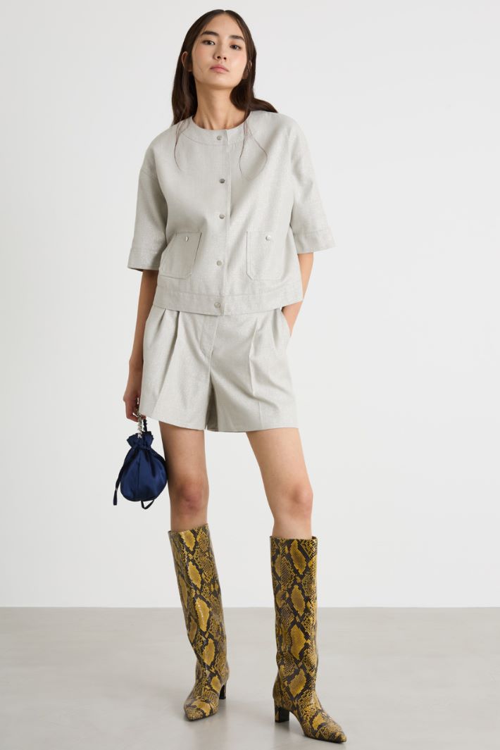 Short-sleeved boxy jacket Intrend