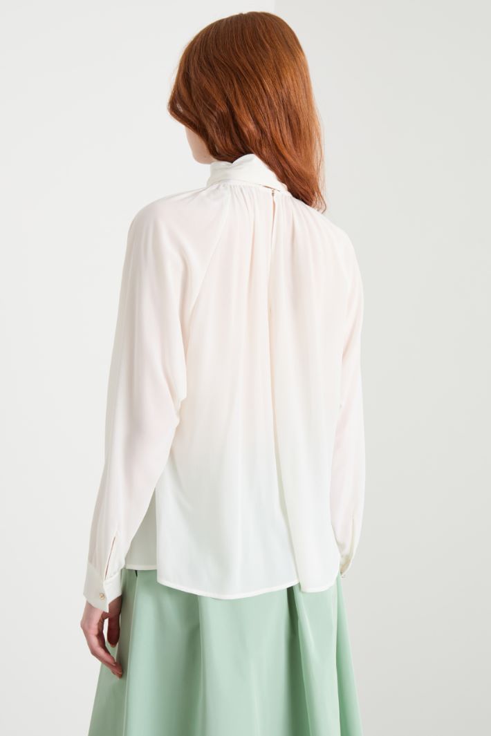 Scarf-neck blouse Intrend - 4