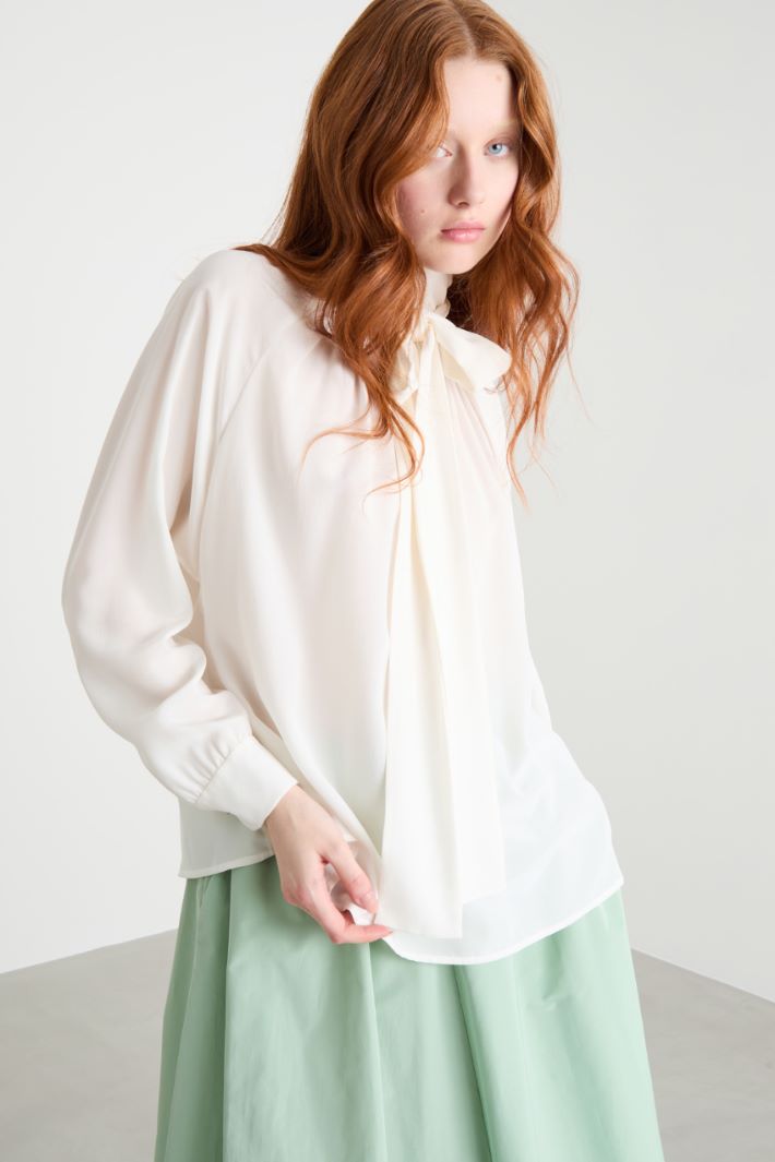Scarf-neck blouse Intrend - 2