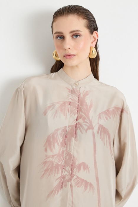 Blusa con estampado localizado