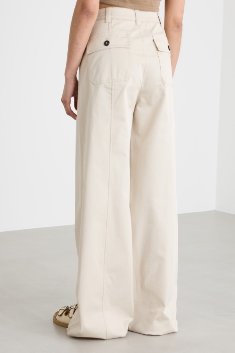 Pantalone ampio in gabardina