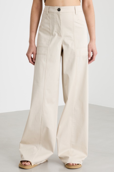 Pantalone ampio in gabardina