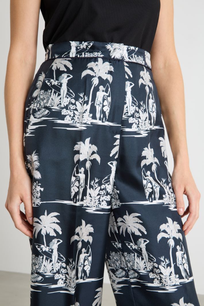 Cropped trousers in printed twill Intrend - 3