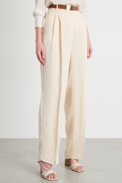 Pantalone ampio con pieghe