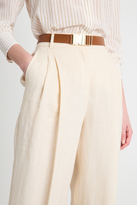 Pantalone ampio con pieghe