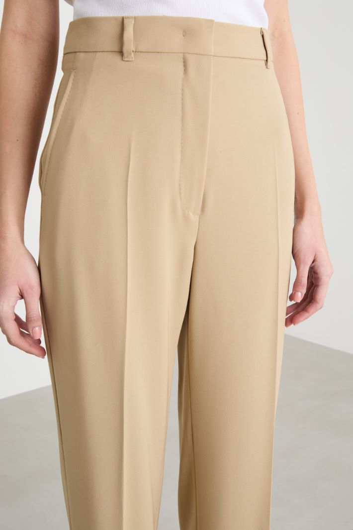 Straight-fit trousers with back darts Intrend - 3