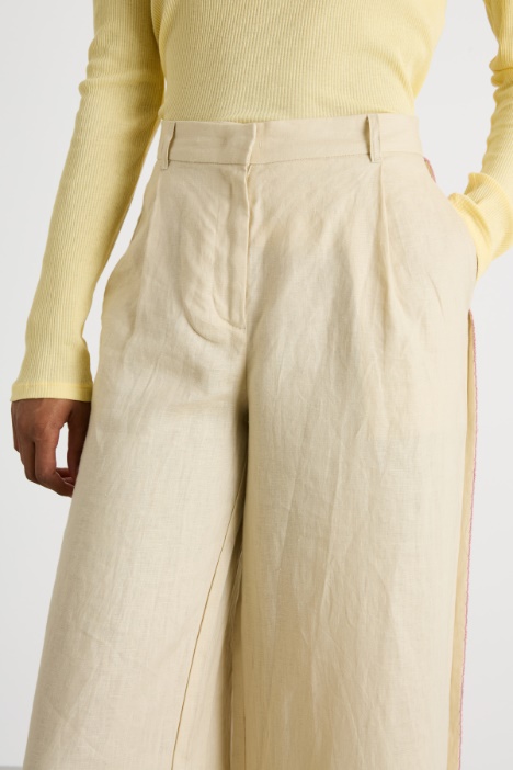 Pantalone ampio con tasche