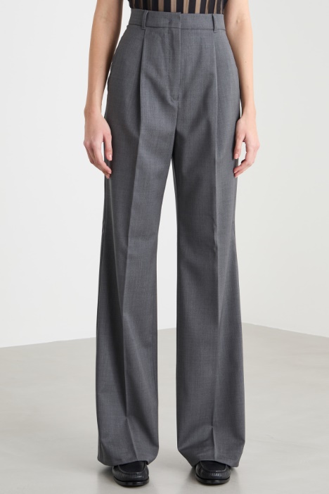 Pantalone fluido con pinces