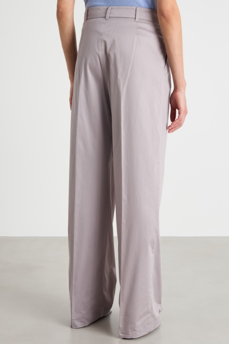 Pantalón ancho de raso con pliegues