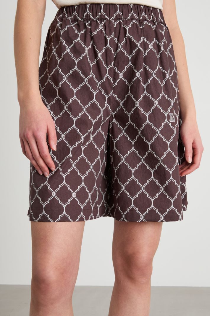Elasticated-waist Bermuda shorts Intrend - 3