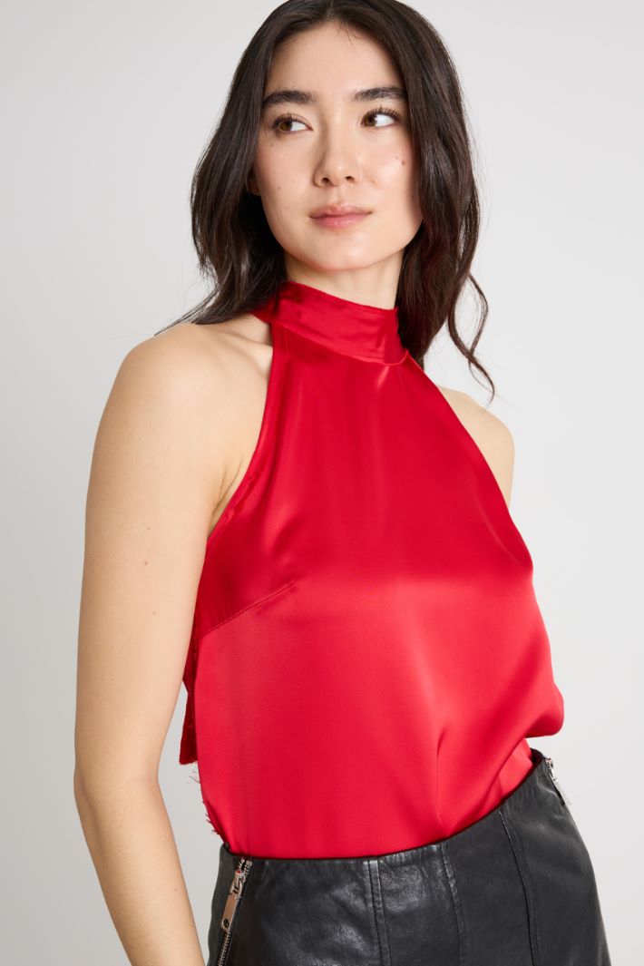 Satin Halterneck Top Intrend - 3