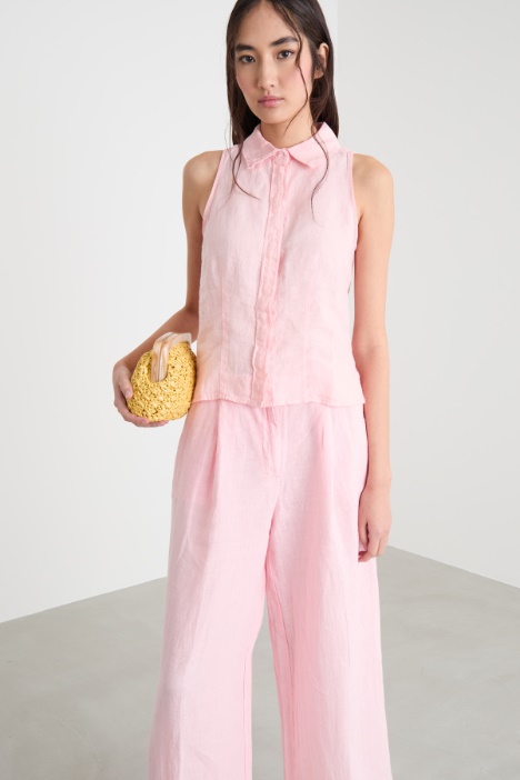 Buttoned sleeveless top Intrend