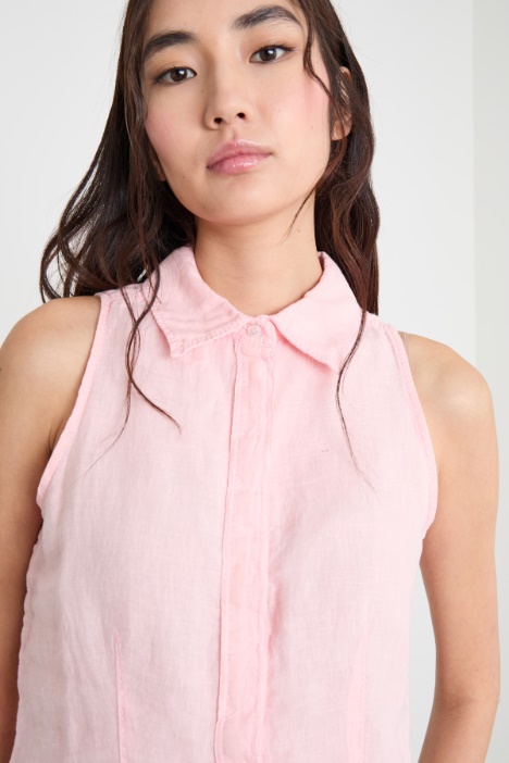 Top smanicato con bottoni