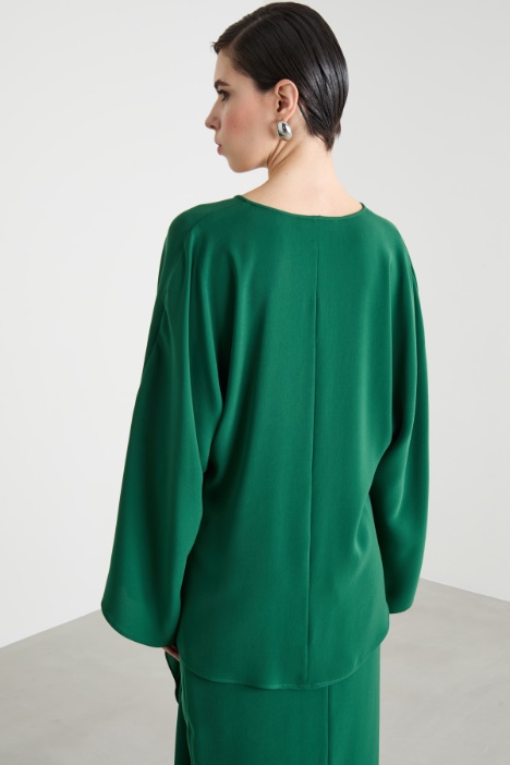 Blusa in cady con bottone gioiello