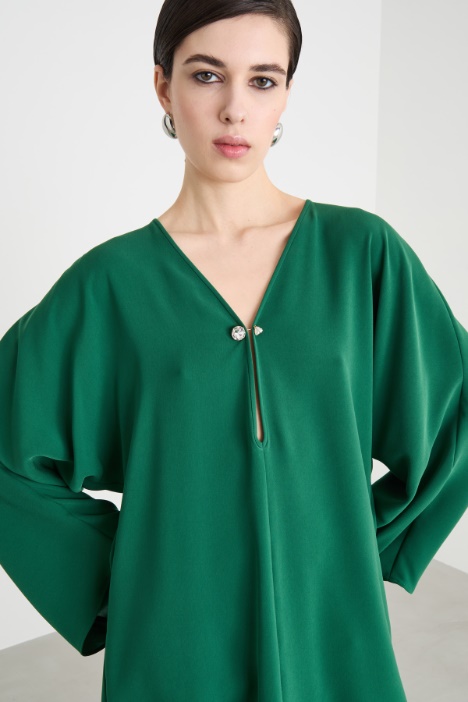 Blusa in cady con bottone gioiello