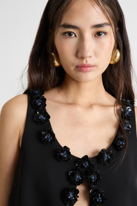 Abito corto in sablé ricamato