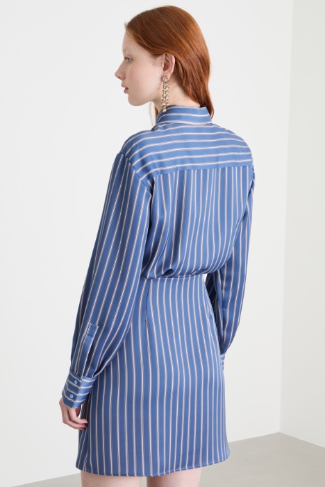 Vestido camisero de raso