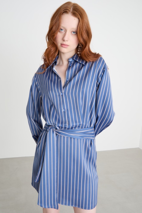 Vestido camisero de raso